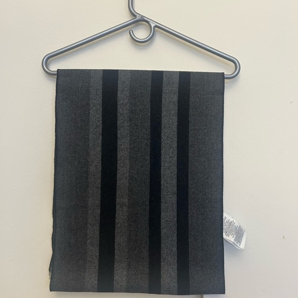 Gucci Striped Black and Gray Scarf